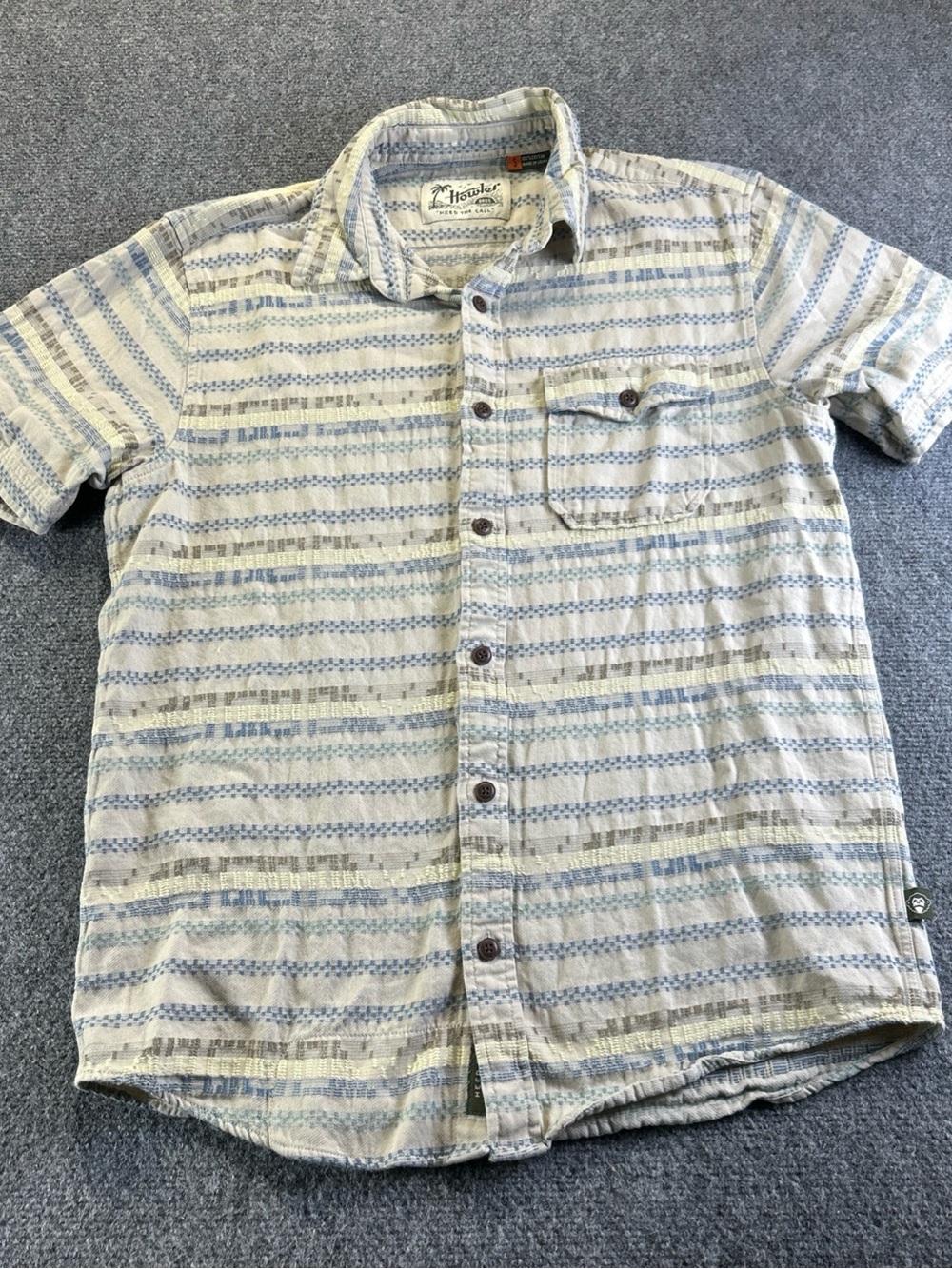 Howler Bros Men’s small Short Sleeve Button-Up Shirt in Light Blue Stripe